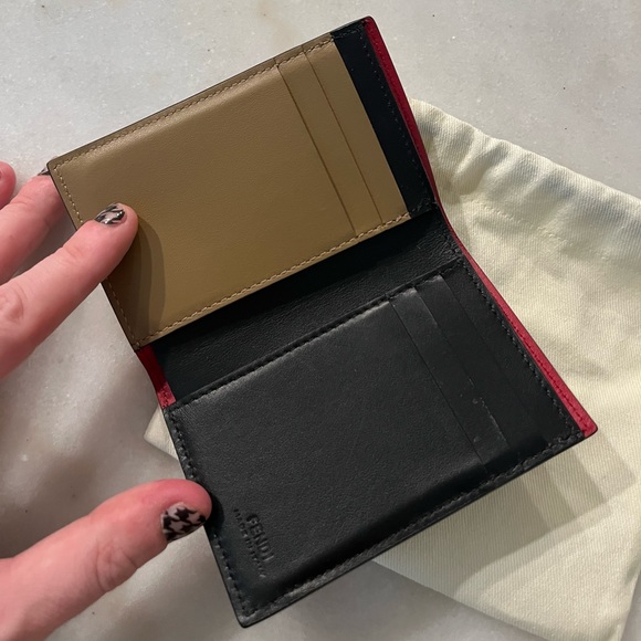 Fendi O’Lock Vertical Card Case in calfskin leather. - Picture 4 of 5